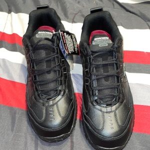 Skechers relaxed fit memory foam extra wide toe work shoe